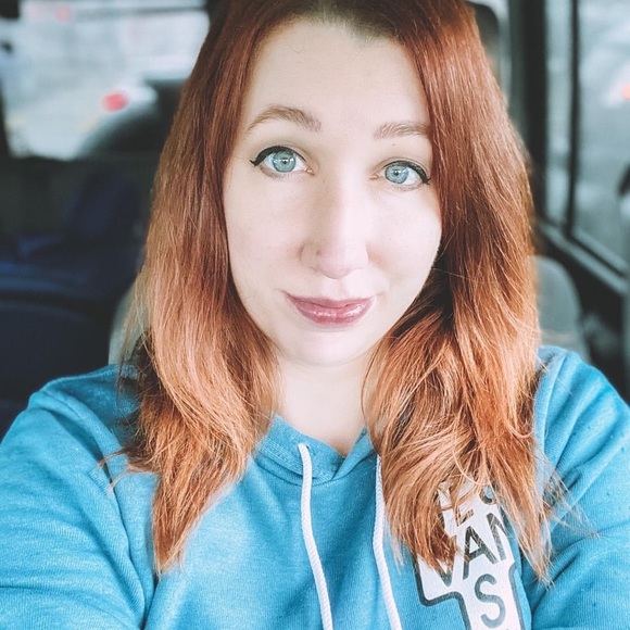 Meet your Posher, Michelle - Picture 1 of 2